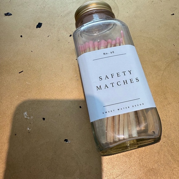 PINK SAFETY MATCHES - Picture 1 of 4